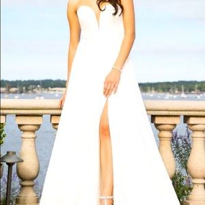 Chiffon strapless wedding dress